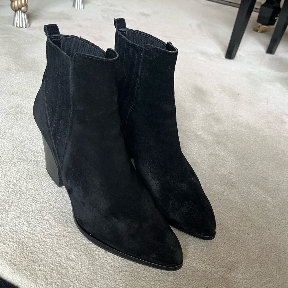 Great Condition Marc Fisher Alva Booties